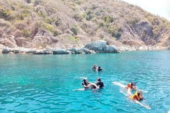 Lặn ống thở khám phá đại dương